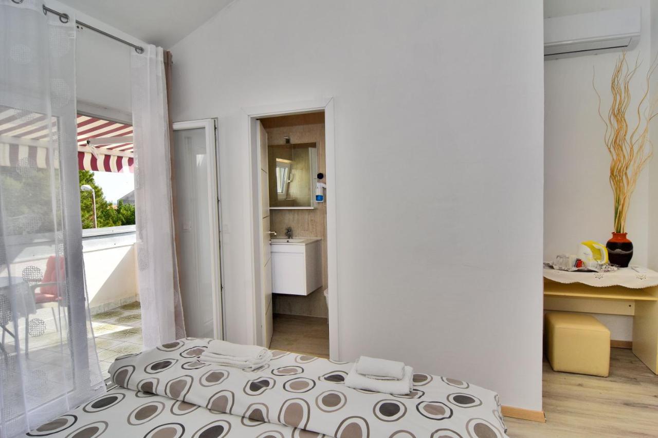 Apartments And Rooms Anika Zadar Exterior foto