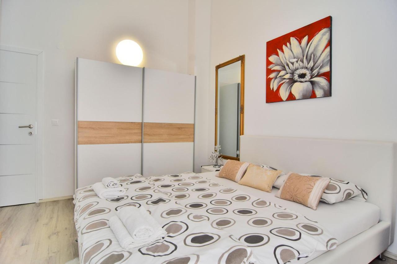 Apartments And Rooms Anika Zadar Exterior foto